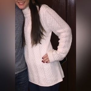 Liz Claiborne Crème/White Sweater